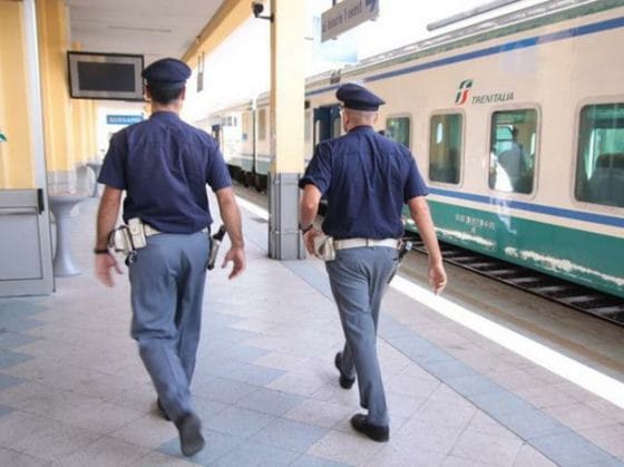 Calenzano (FI): spintonata e costretta a scendere da treno perché indossava burka