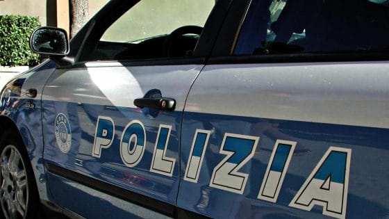 Lucca: frasi razziste ai vicini stranieri, arrestata stalker 60enne