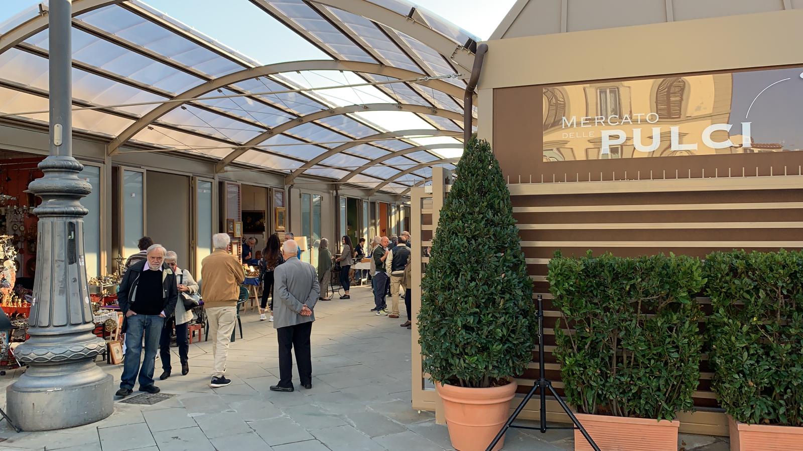 Il nuovo Mercato dlele pulci in piazza Annigoni