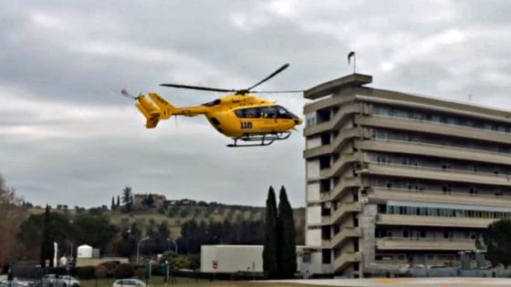 Pietrasanta: studente cade da terrazzo, è grave