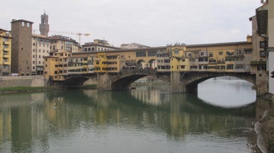 Firenze: procedono lavori manutenzione presso Ponte Vecchio