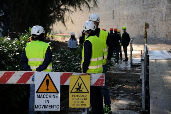 Pisa: operaio licenziato per linea stradale storta