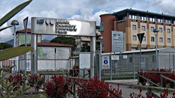 Pisa, Cisanello: chiedono di vaccinarsi a malata oncologica per operazione. Poi le scuse