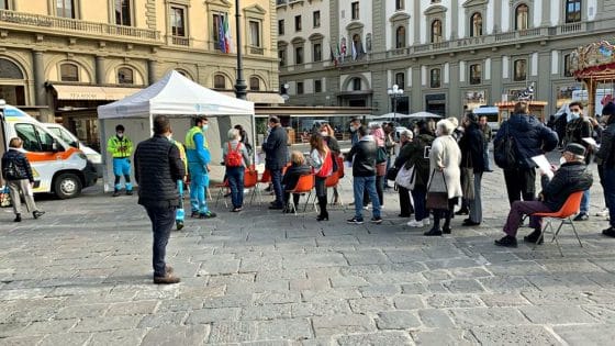 🎧 Vaccinazione in Piazza Repubblica, coda sin dall’apertura