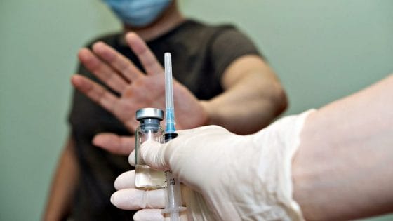 Lucca, fu colpita da ictus dopo il vaccino: presentata querela