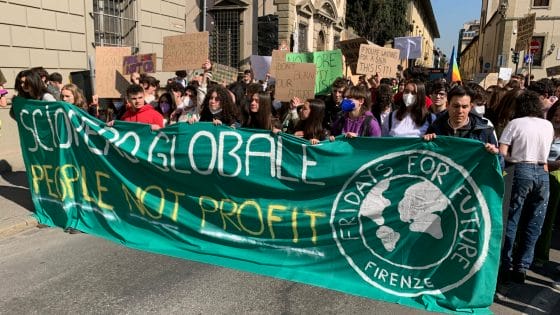 Fridays For Future, un migliaio in corteo per vie del centro di Firenze