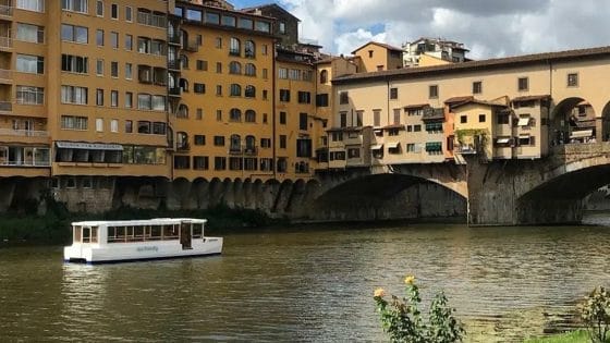 Arnoboat termina il servizio sperimentale di minicrociere sull’Arno a Firenze, ritornerà nel 2023