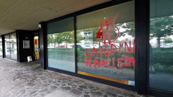 Scritta “Landini nazista” sulla sede Cgil Scandicci. Cgil: “Sotto attacco da parte di estremisti No vax”